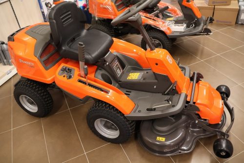 Husqvarna R 214TC, Rider, fűnyíró traktor, Combi 94cm vágóasztallal BEMUTATÓ DARAB